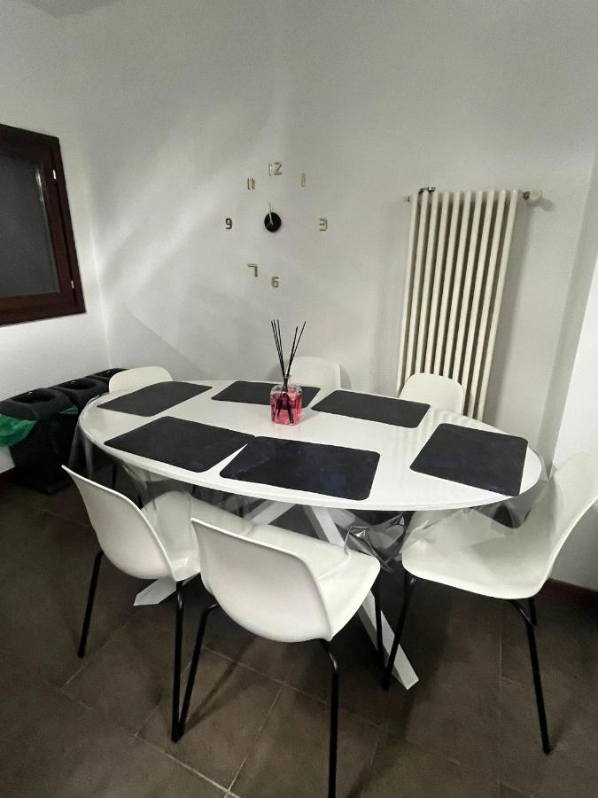 Home Sarenji Trivolzio Bagian luar foto